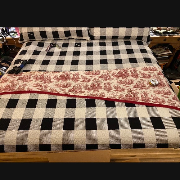 Waverly's Country Life Vintage and the toile are French farm life Valance - Picture 2 of 4